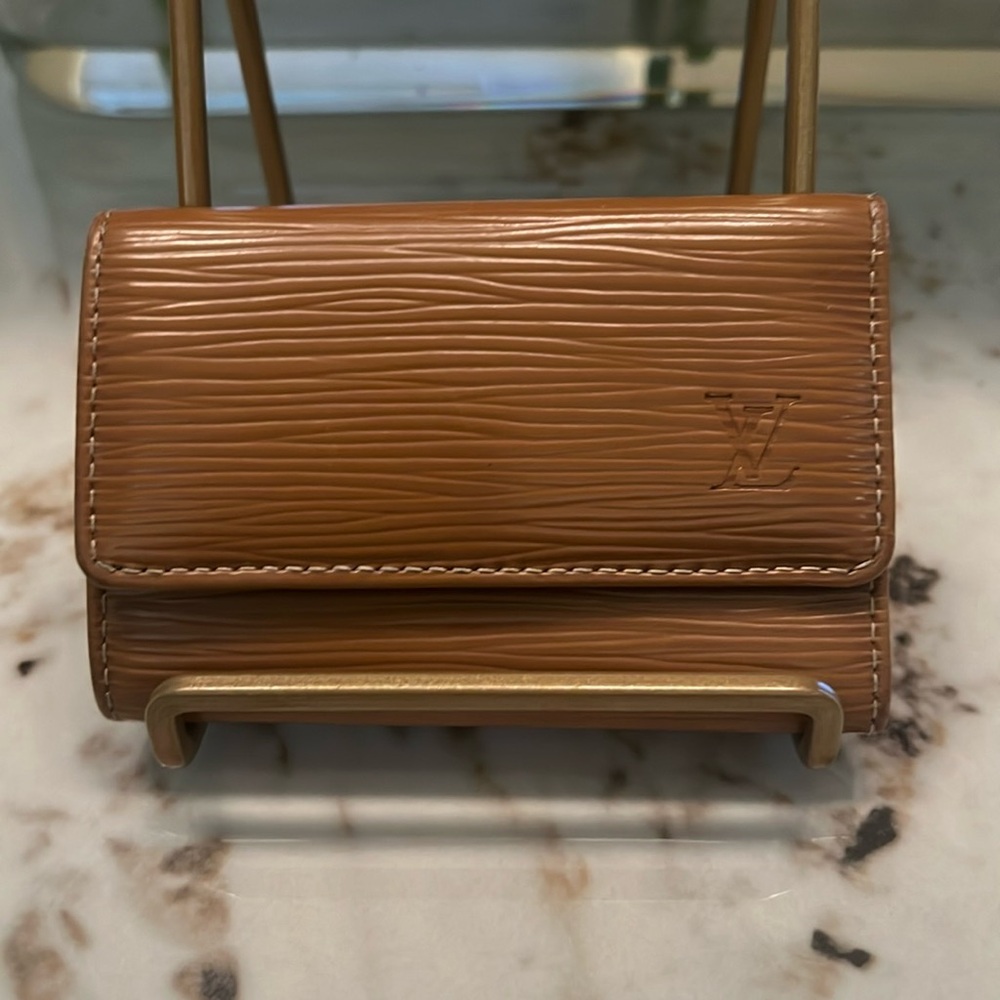 EUC Louis Vuitton Epi 5 Key Holder- Cognac